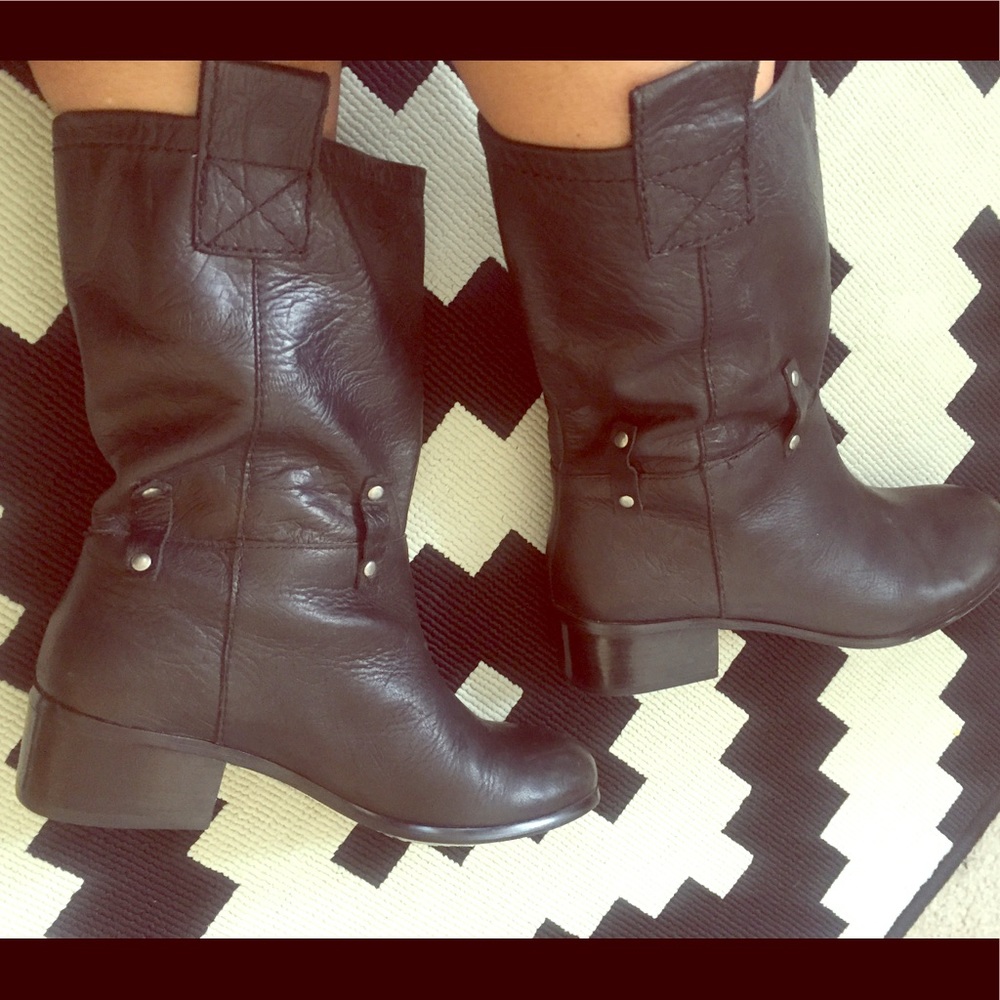 Leather black boots